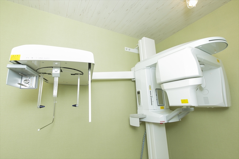 被爆線量を抑えたデジタルx線装置、歯科用CTを導入しています。